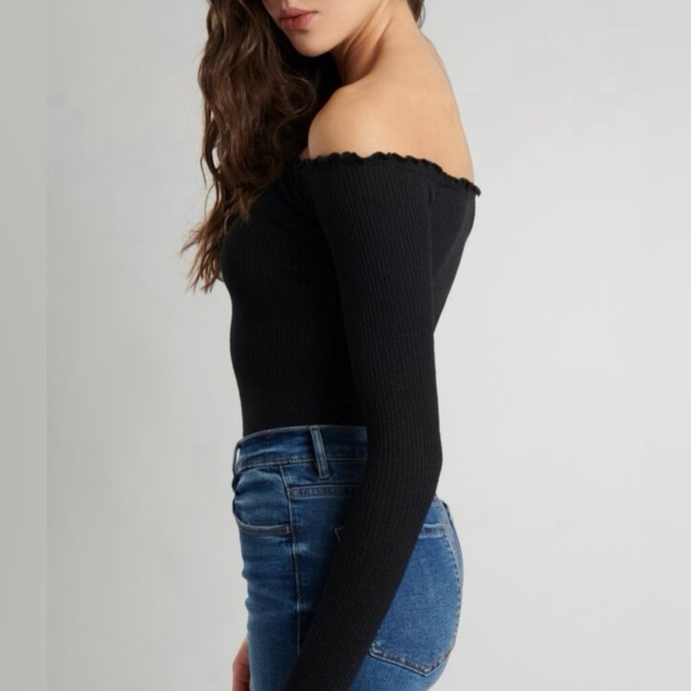 Stretchy Ribbed Off Shoulder Top - Picture 2 of 4